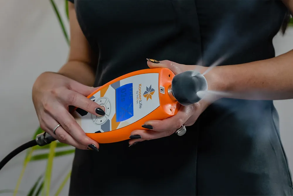 KaasenLife device with dome attachment cooling the dome for a treatment